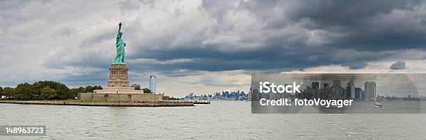 Liberty Isla Edificios De Nueva York Foto de stock y más banco de imágenes de Agua - Agua, Aire libre, Arquitectura