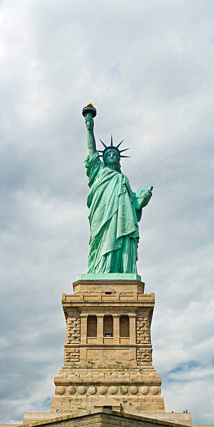 istock Statue of Liberty vertical banner 148965447