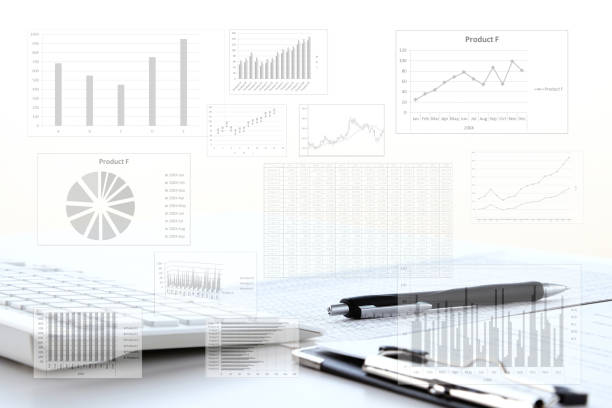 tastiera e penna del pc con grafico aziendale senza nessuno - investment financial occupation new business mutual fund foto e immagini stock