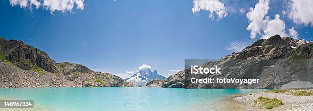 Foto de Lago Alpino Verão Sky Chamonix França e mais fotos de stock de Alpes europeus - Alpes europeus, Alta-Savoie, Azul