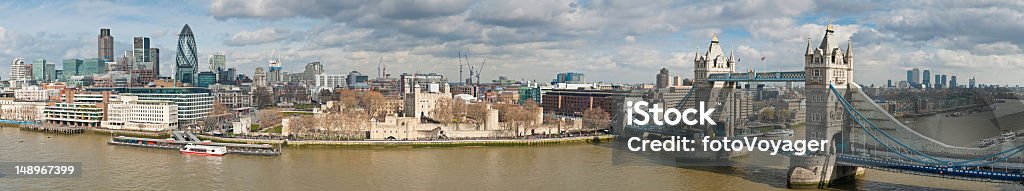 Simbolo di Londra panorama big sky alta - Foto stock royalty-free di Ambientazione esterna