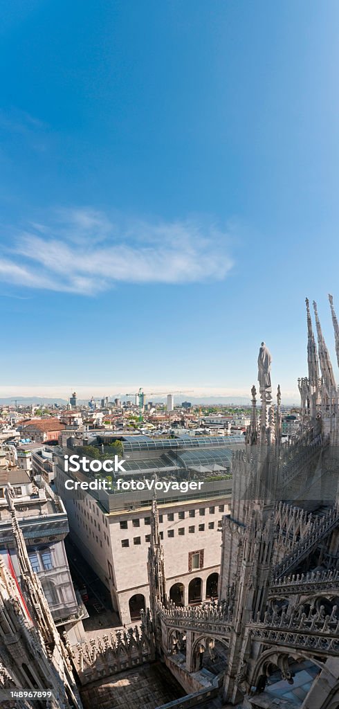 Milan spitzen Dächer vertikale blue sky - Lizenzfrei Alt Stock-Foto
