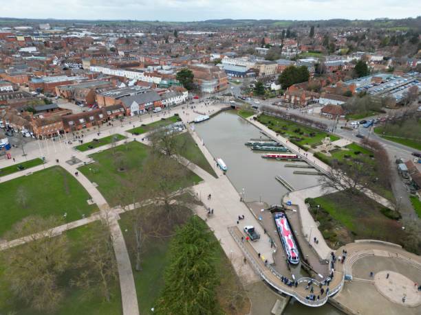 bancroft basin stratford upon avon england drohnen-luftaufnahme - royal shakespeare theatre stock-fotos und bilder