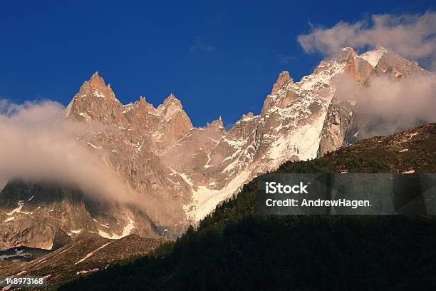 Nierówna Alpine Szczytami W Wieczorem Światło - zdjęcia stockowe i więcej obrazów Alpenglow - Alpenglow, Alpy, Bez ludzi