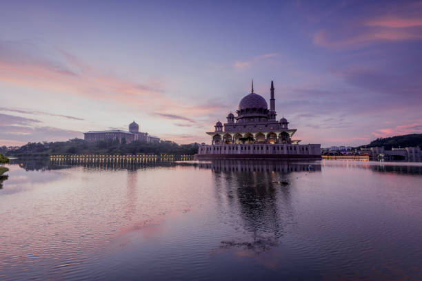 istock Sunrise putrajaya mosque 1489769355