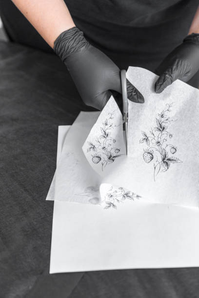 istock Woman tattoo master getting ready for a tattoo session 1489825102
