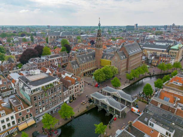 istock Nieuwe Rijn, Leiden by drone 1489835574