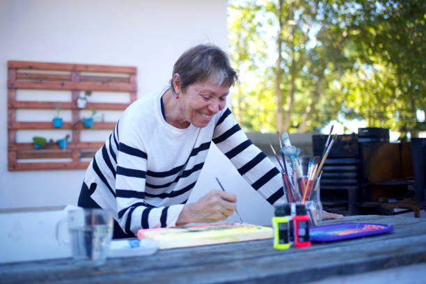 istock woman painting on a canvas 1489890154