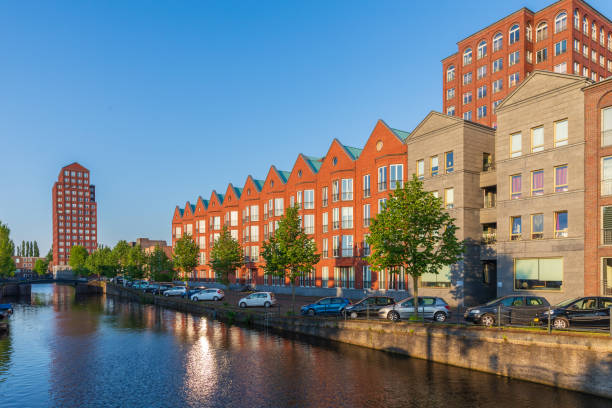 istock Amersfoort, Nederlands stadsgezicht in de wijk Vathorst 1489961293