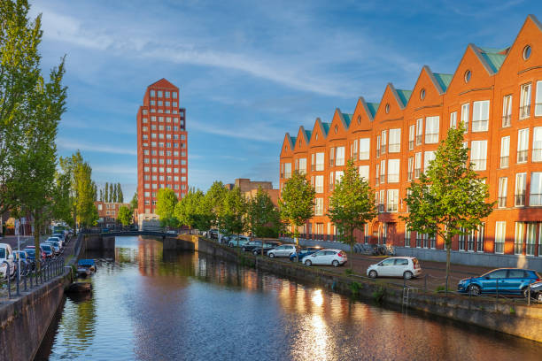 istock Amersfoort, Nederlands stadsgezicht in de wijk Vathorst 1489963741