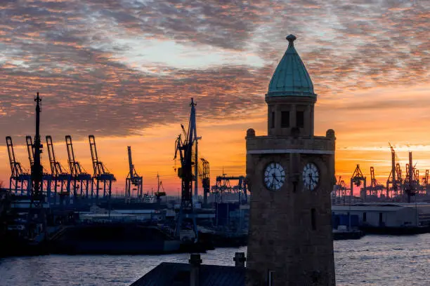 View of the level tower at the Landungsbrücken and the port of Hamburg during sunset, horizontal