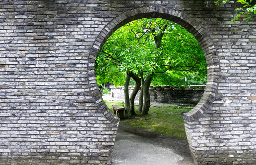 A circular arch made of bricks in a park in Yangzhou.