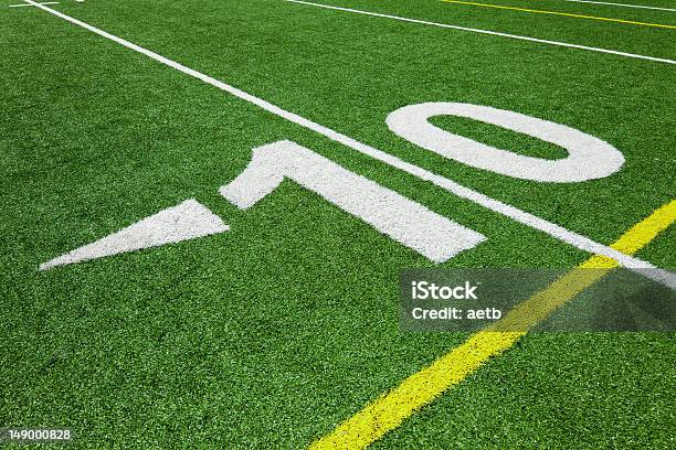 Linea Delle Dieci Yardefootball - Fotografie stock e altre immagini di Bianco - Bianco, Campo da football americano, Close-up