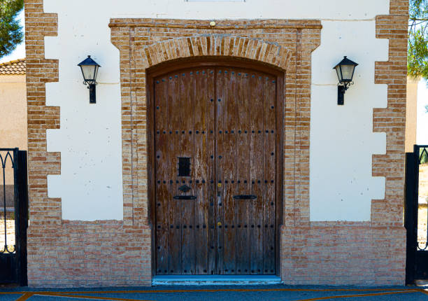 istock old wooden door 1490018120
