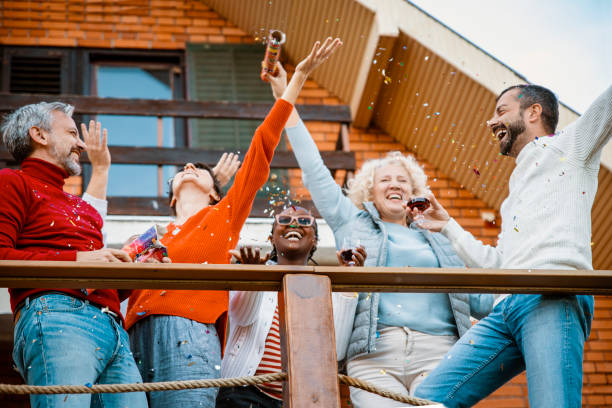 friends celebrating with confetti and drink at home backyard party - life events laughing women latin american and hispanic ethnicity imagens e fotografias de stock