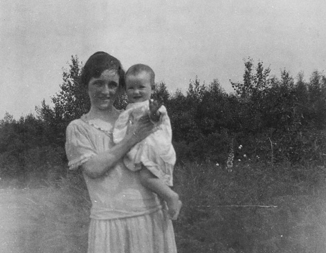 Mother and her 1 year old daughter at the city of Saskatoon in Saskatchewan, Canada. Vintage photograph ca. 1925.