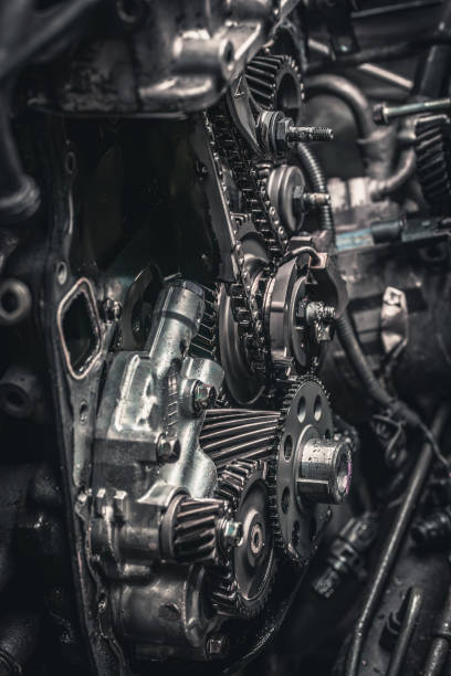 car timing chain in cutaway engine - turbo diesel imagens e fotografias de stock