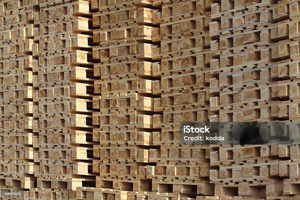 Holzunterlage drapiert in Haufen unter sun light - Lizenzfrei Ausrüstung und Geräte Stock-Foto
