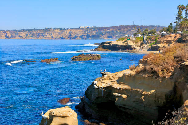 istock Waves rolling across the rocks and cliffs of La Jolla Cove 1490192274