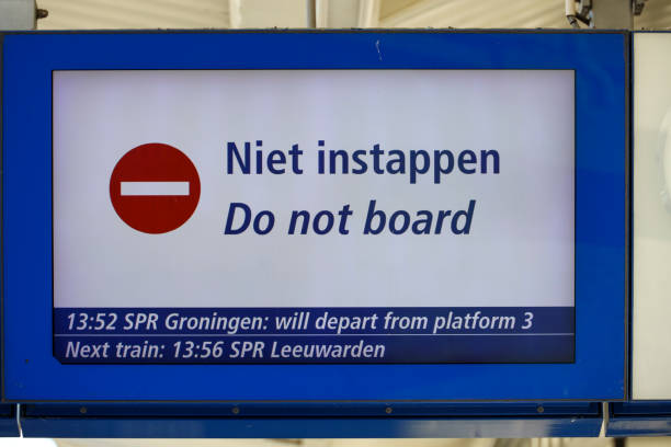 Sign at platform with 'Do not board' or Niet Instappen in Dutch Sign at platform with 'Do not board' or Niet Instappen in Dutch at station of Zwolle instappen stock pictures, royalty-free photos & images