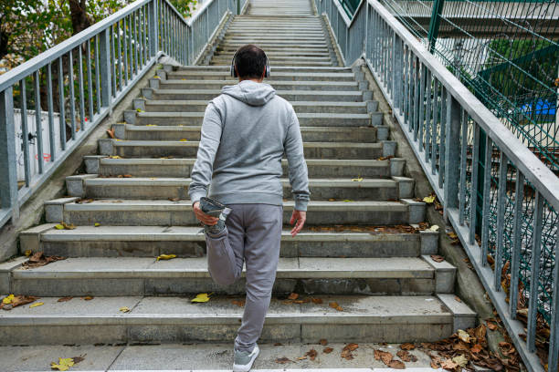 istock Young sport man preparing for a challenge in city 1490273379