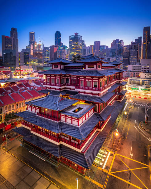 シンガポールの仏歯遺物寺院 - temple singapore city singapore buddhism ストックフォトと画像