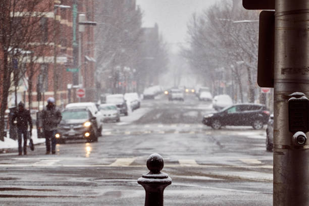 ボストンの雪の間の街の通り