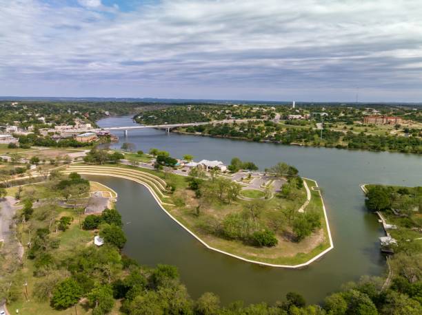 istock Lakeside Park overlooking Lake Marble Falls located in Marble Falls, TX 1490373659