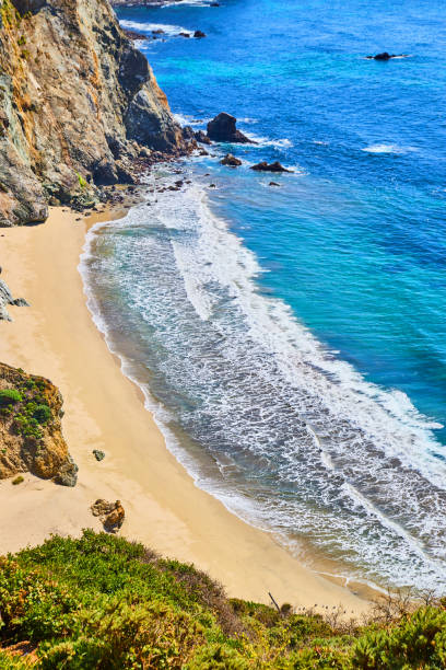 istock Detail of ocean beach with waves and cliffs 1490379513