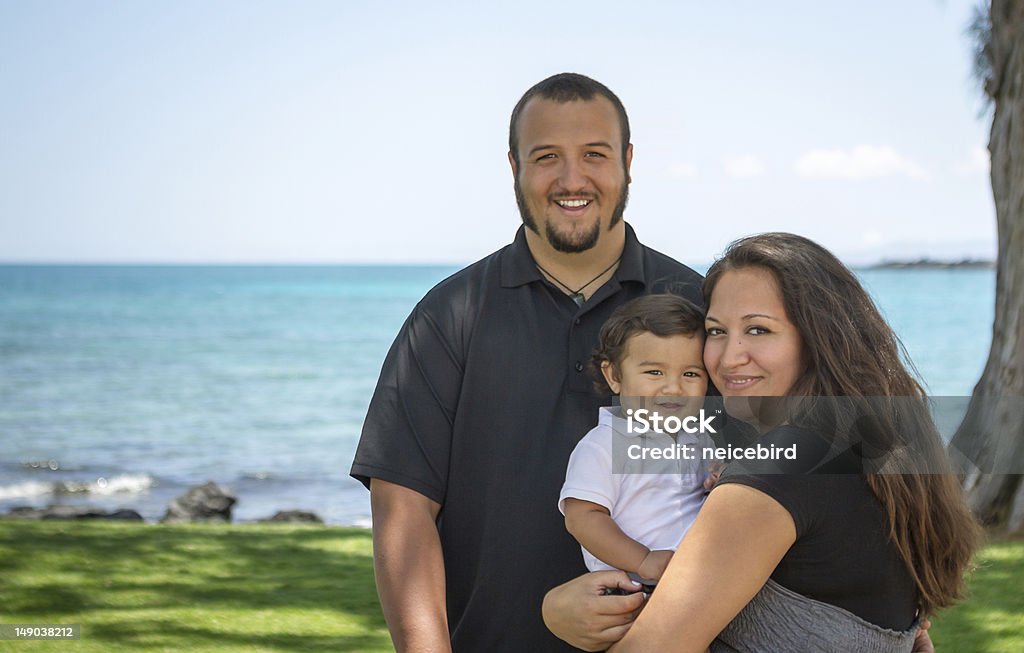 Jovem família feliz, ilha - Foto de stock de Povo Polinésio royalty-free