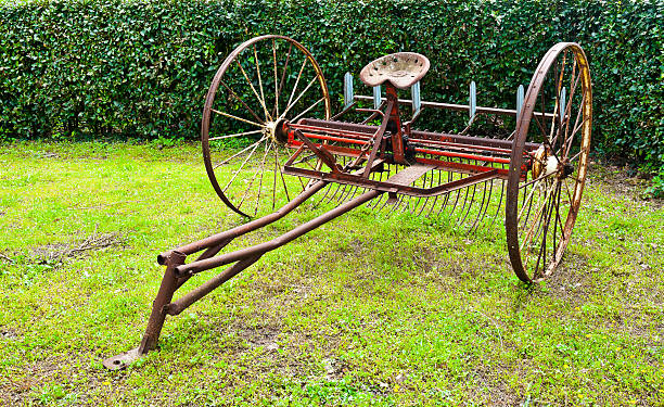 winnowing máquina - agricultural machinery retro revival summer farm imagens e fotografias de stock