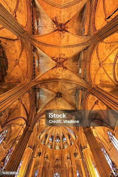 Im Inneren Der Kathedrale Santa Eulalia In Barcelona Spanien Stockfoto und mehr Bilder von Abtei