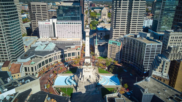 iconic soldiers & sailors monument from above and showcasing city in downtown indianapolis, indiana - soldiers and sailors memorial arch imagens e fotografias de stock