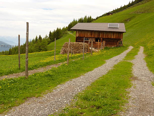 caminho do cabana - arlberg mountains ötztal switzerland erholung imagens e fotografias de stock