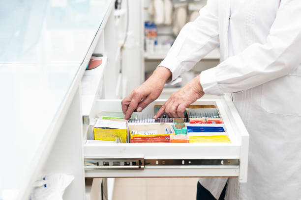 istock Pharmacist hands searching pills from pharmacy drawer 1490423647