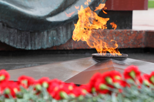 Flowers at memorial to tomb of Unknown Soldier in Alexander Garden at Victory Day; Eternal Flame