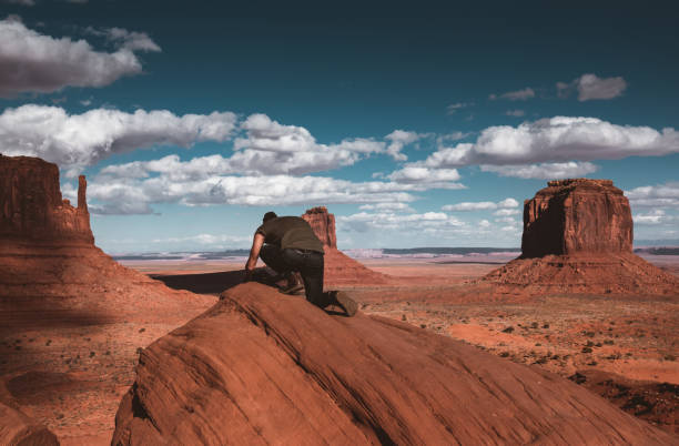 istock photographer in the monument valley 1490446863