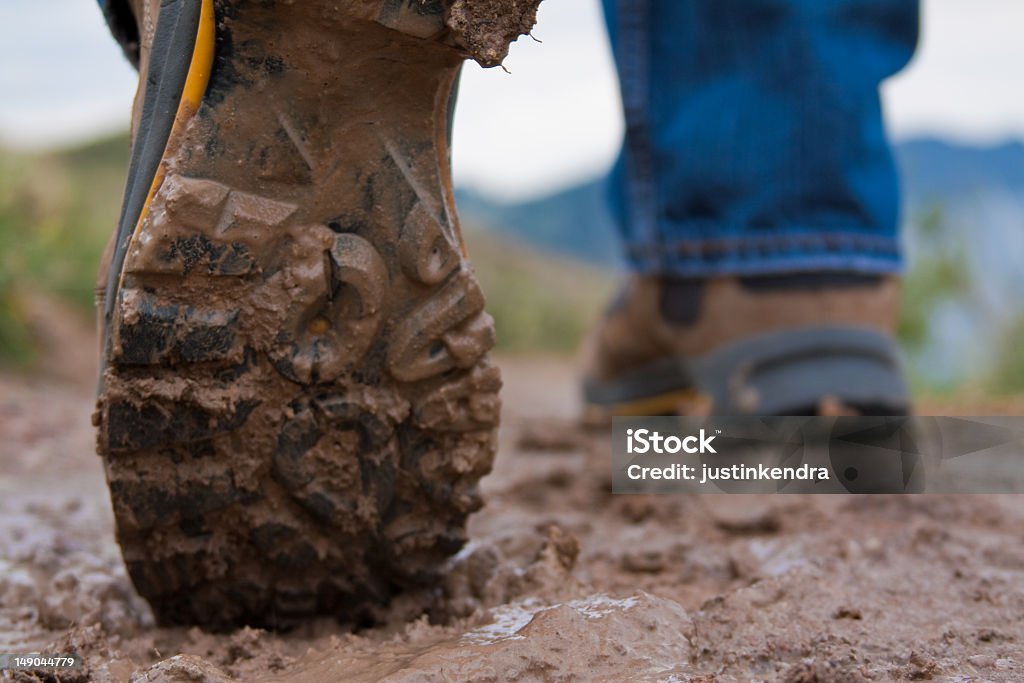 Muddy chaussures de randonnée - Photo de Bottes libre de droits