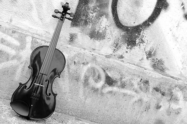 istock the violin in black and white 149046338