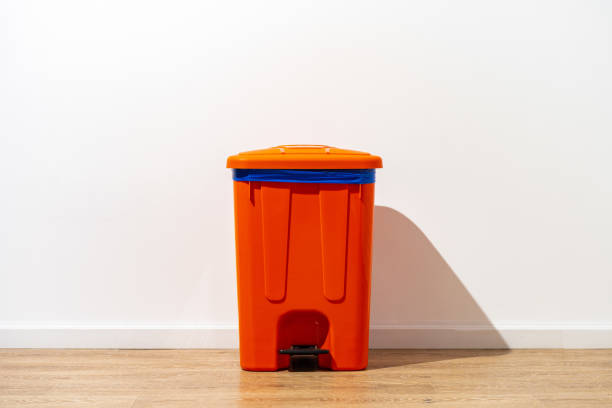 istock Plastic waste bin with a lid in the room 1490490225