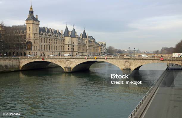 The Conciergerie On Seine River Stock Photo - Download Image Now - Architecture, Beauty, Bridge - Built Structure
