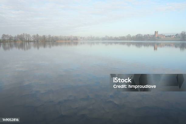 Lago In Inverno - Fotografie stock e altre immagini di Ambientazione esterna - Ambientazione esterna, Blu, Brina - Acqua ghiacciata