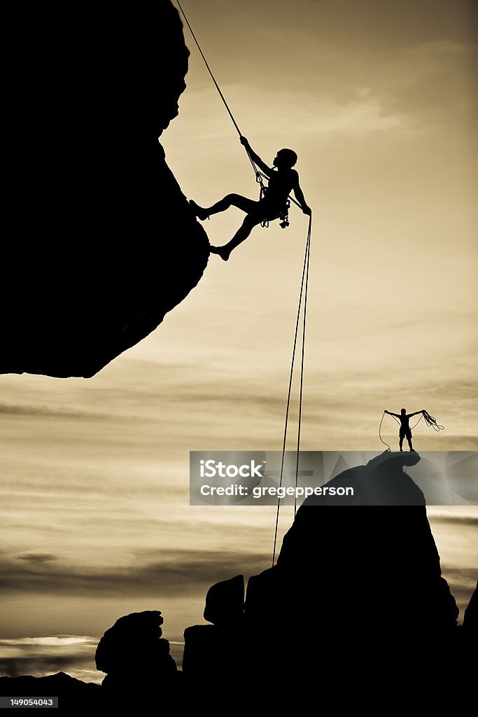Alpinista Discesa a corda doppia. - Foto stock royalty-free di Alpinismo