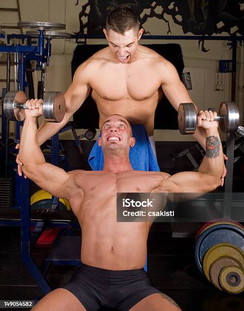 I Bodybuilder Formazione - Fotografie stock e altre immagini di 20-24 anni - 20-24 anni, Adulto, Allenamento