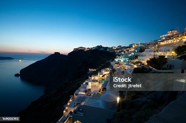 Photo libre de droit de Firostefani Par Nuit Santorin Grèce banque d'images et plus d'images libres de droit de Culture européenne - Culture européenne, Culture grecque, Cultures