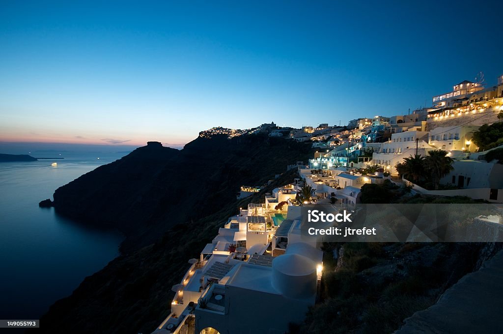 Firostefani por diária: Santorini, Grécia - Foto de stock de Aldeia royalty-free