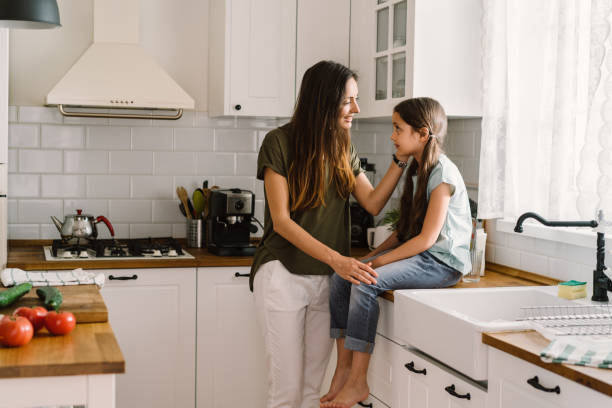 istock Mother and child talking in the kitchen 1490559584