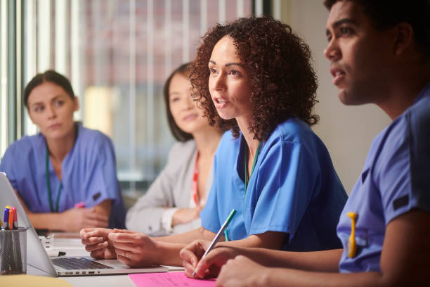 istock medical staff meeting 1490565057
