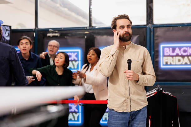 istock Reporter broadcast live on Black Friday 1490567291