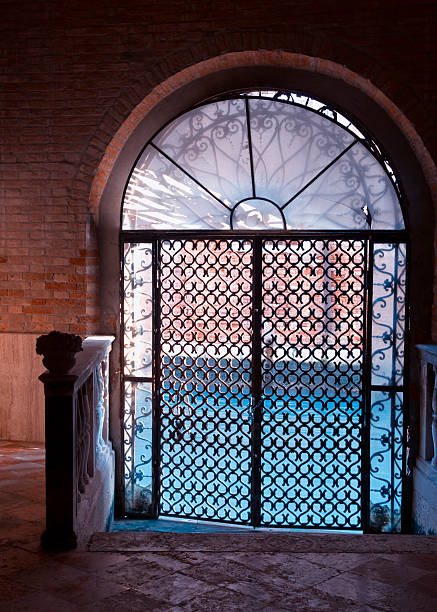 Entrada a un palacio de venecia - foto de stock